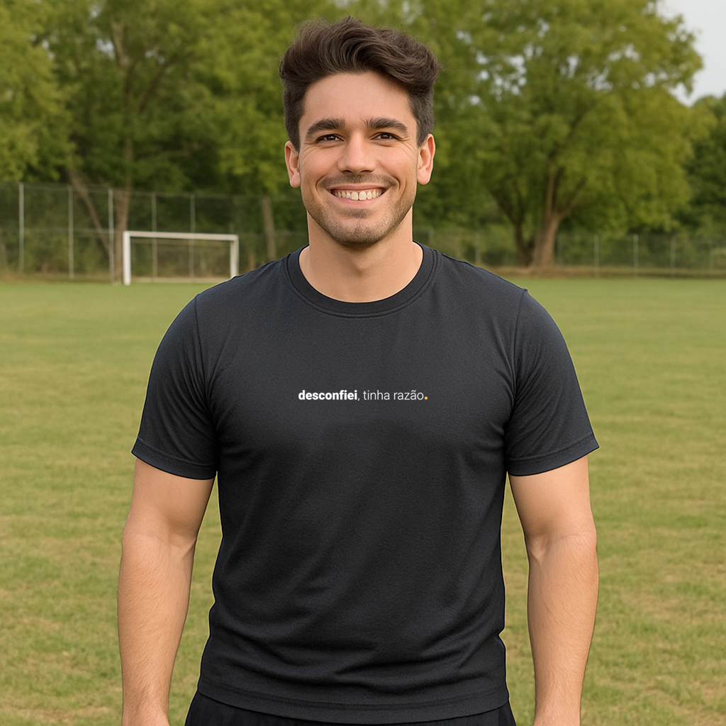 camiseta masculina dry fit desconfiei, tinha razão