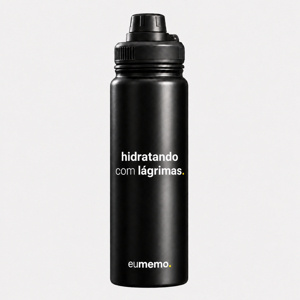 garrafa térmica com alça 800ml hidratando com lágrimas.