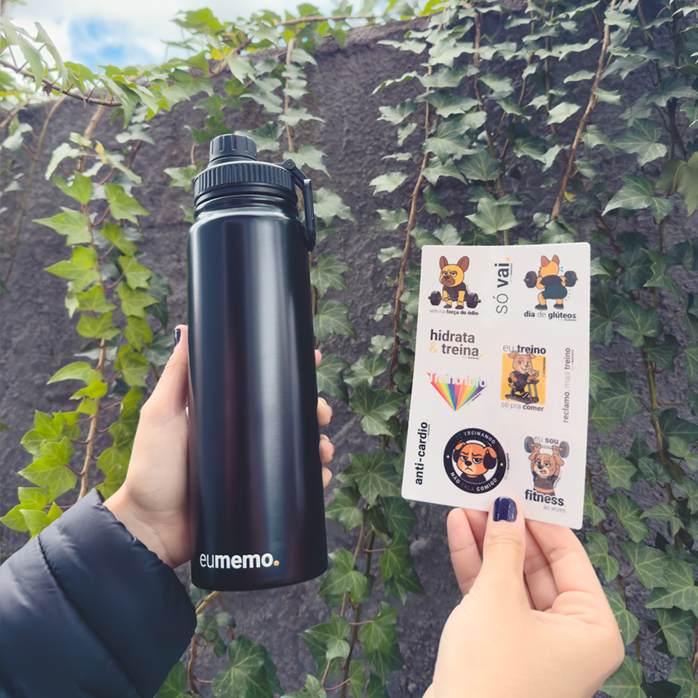 garrafa térmica com alça 800ml + cartela de adesivos