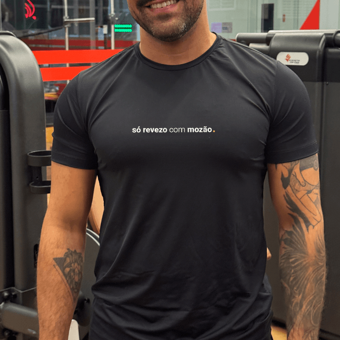 camiseta masculina dry fit só revezo com mozão