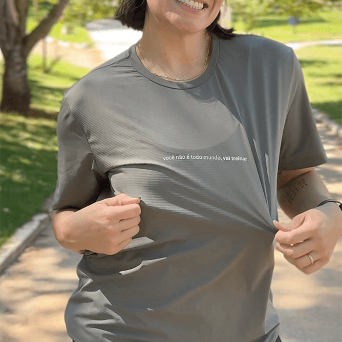 camiseta feminina dry fit você não é todo mundo, vai treinar