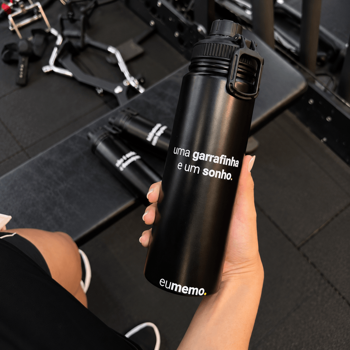 garrafa térmica com alça 800ml uma garrafinha e um sonho