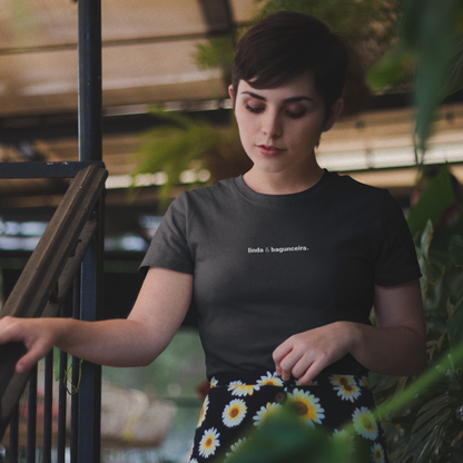 camiseta feminina  linda e bagunceira