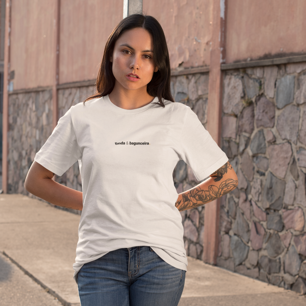 camiseta feminina  linda e bagunceira
