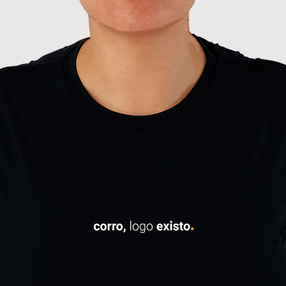 camiseta feminina dry fit corro logo existo