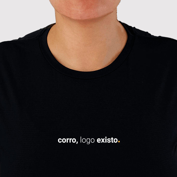 camiseta feminina dry fit corro logo existo