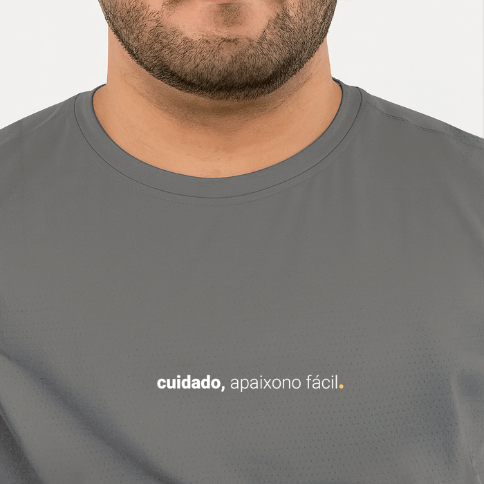 camiseta masculina cuidado, apaixono fácil