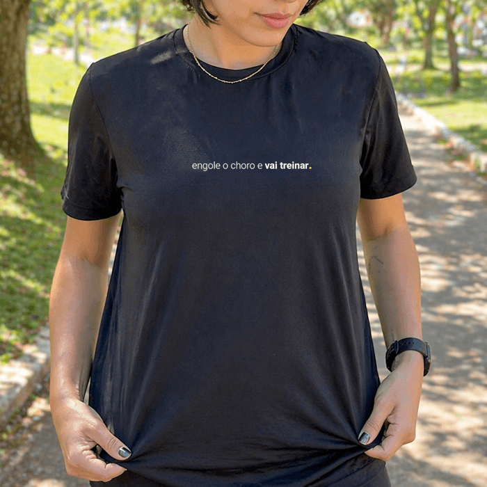 camiseta feminina dry fit engole o choro e vai treinar