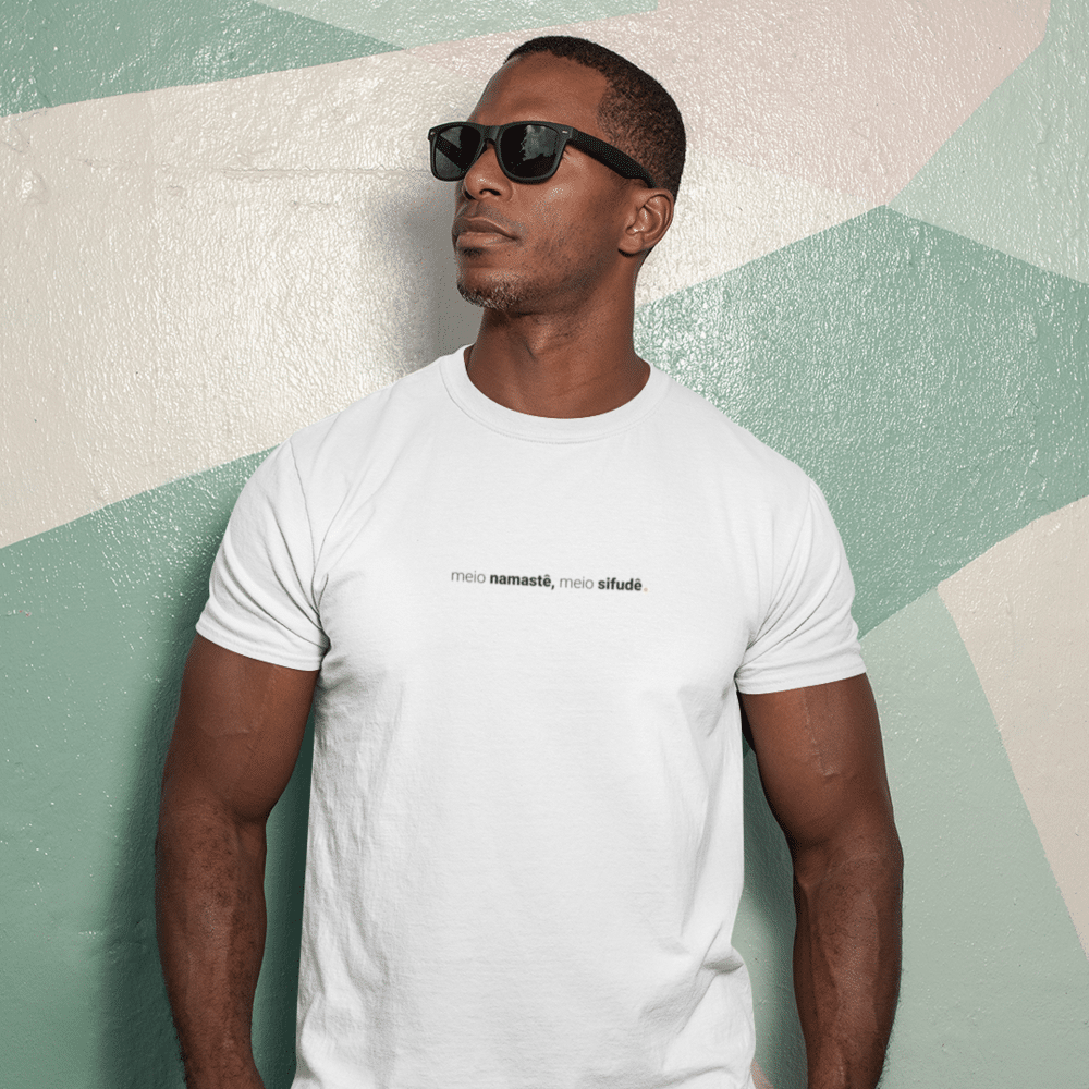 camiseta masculina meio namastê, meio sifudê