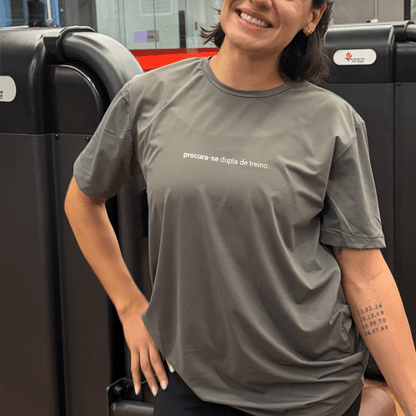 camiseta feminina dry fit procura-se dupla de treino