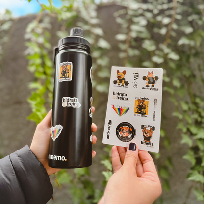 garrafa térmica com alça 800ml + cartela de adesivos