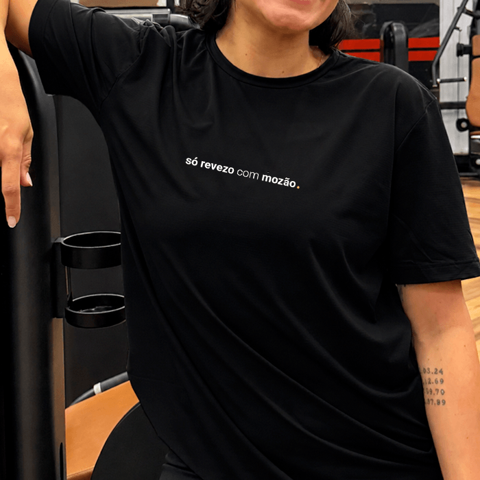 camiseta feminina dry fit só revezo com mozão
