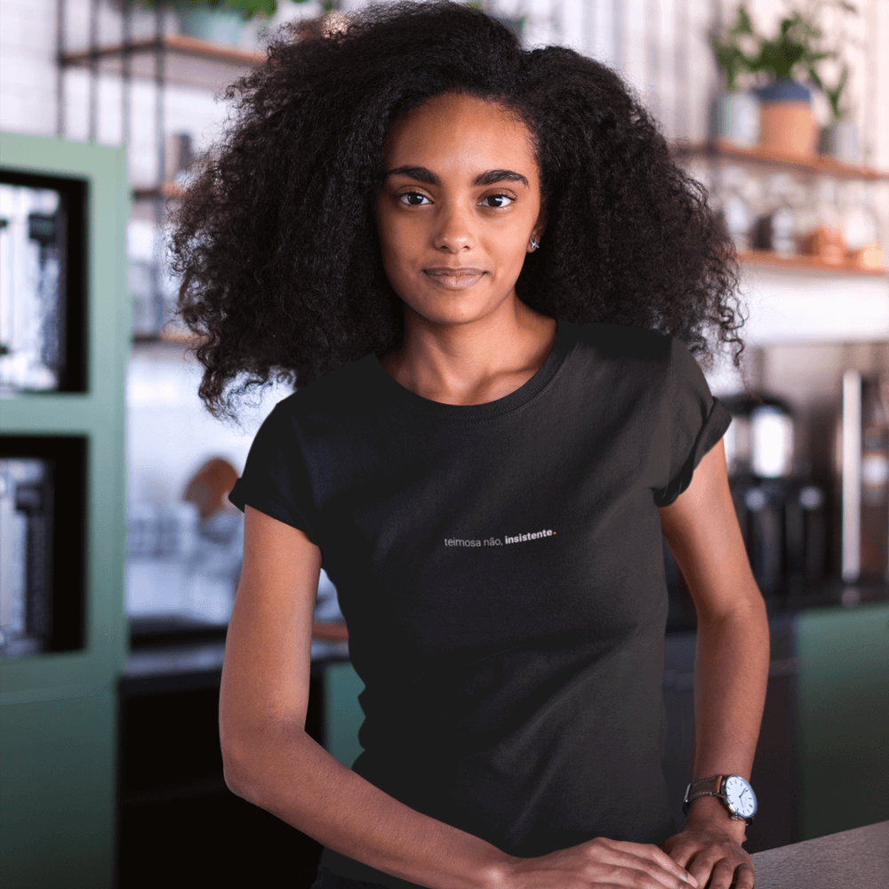 camiseta feminina teimosa não, insistente